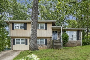 1021 Dawn Dr in Birmingham, AL - Building Photo