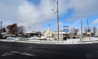 2928 Bank St in Ottawa, ON - Building Photo