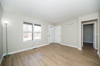 3282 Malinda Ct in Florissant, MO - Building Photo - Building Photo