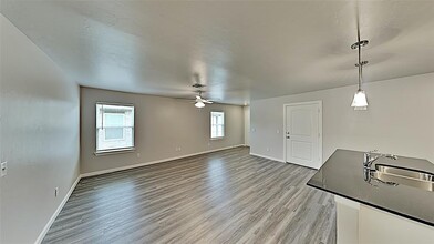 11221 Burnham Ave in Oklahoma City, OK - Foto de edificio - Building Photo