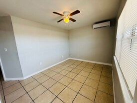 680 22nd Ave S in St. Petersburg, FL - Building Photo