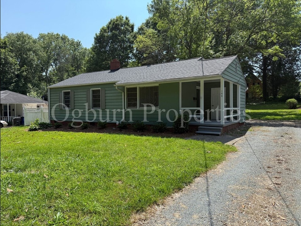 144 Lawndale Dr in Winston-Salem, NC - Building Photo