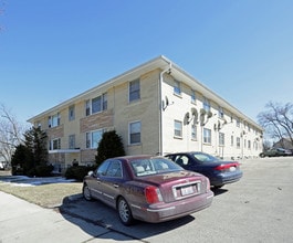 127 Dolores Dr in Bensenville, IL - Foto de edificio - Building Photo