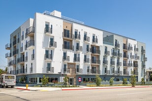 Green Park in Los Angeles, CA - Building Photo