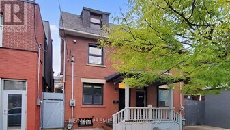 454 Gerrard St E in Toronto, ON - Building Photo