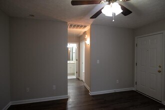 325 James Dr in Millbrook, AL - Foto de edificio - Building Photo