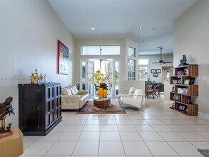 643 Lake Blvd in Weston, FL - Building Photo - Building Photo