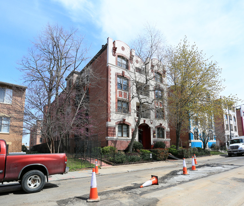 1495 Newton St NW in Washington, DC - Building Photo