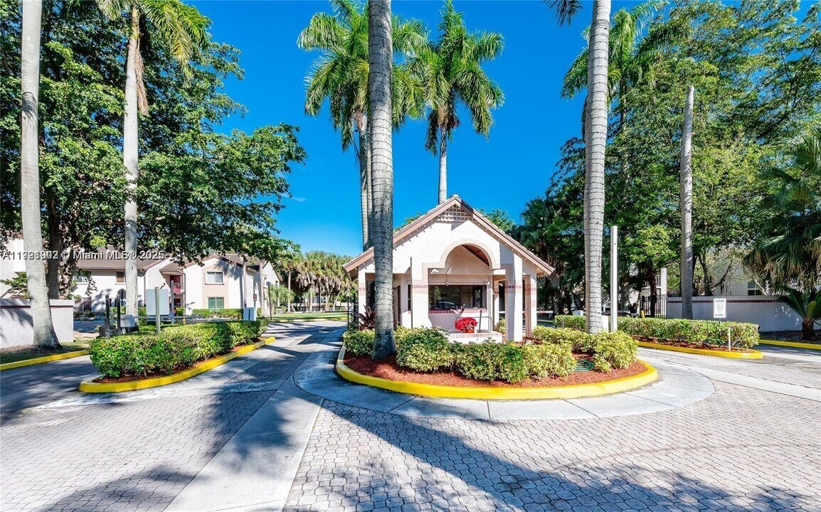 9446 SW 140th Ct in Miami, FL - Building Photo