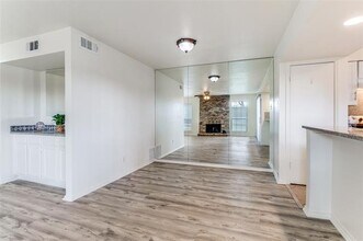 15151 Berry Trail in Dallas, TX - Building Photo - Building Photo