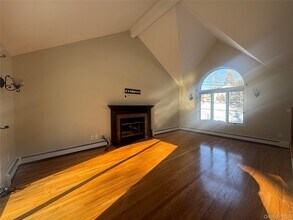 28 Lakeview Dr in Yorktown Heights, NY - Building Photo - Building Photo