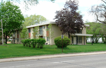 9040 Nicollet Ave S in Bloomington, MN - Building Photo - Building Photo