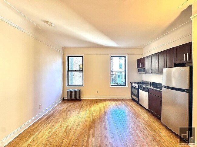 West 11th Street in New York, NY - Building Photo - Building Photo