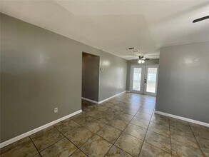 10043 Hayes St in Spring Hill, FL - Building Photo - Building Photo