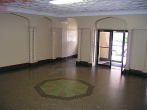 801 E 10th St in Brooklyn, NY - Building Photo - Lobby