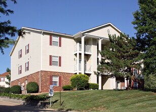 Edwards Place Condos in Maryland Heights, MO - Building Photo - Building Photo