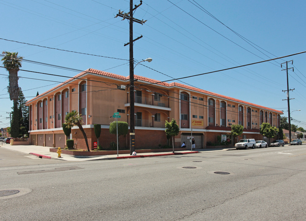 The Valencia Apartments in Hawthorne, CA - Building Photo