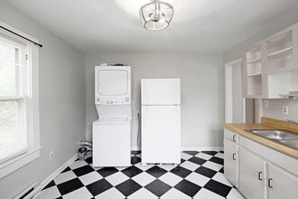 136 Goodman St in Charlottesville, VA - Building Photo - Building Photo