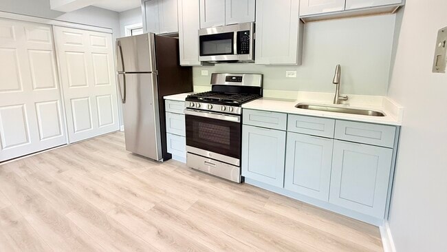 2807 N McVicker Ave in Chicago, IL - Building Photo - Building Photo