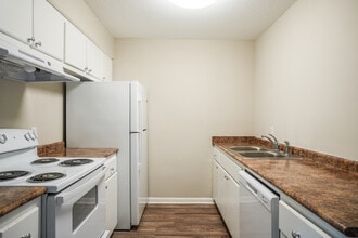 Meadows Apartments in Canton, MS - Foto de edificio - Building Photo