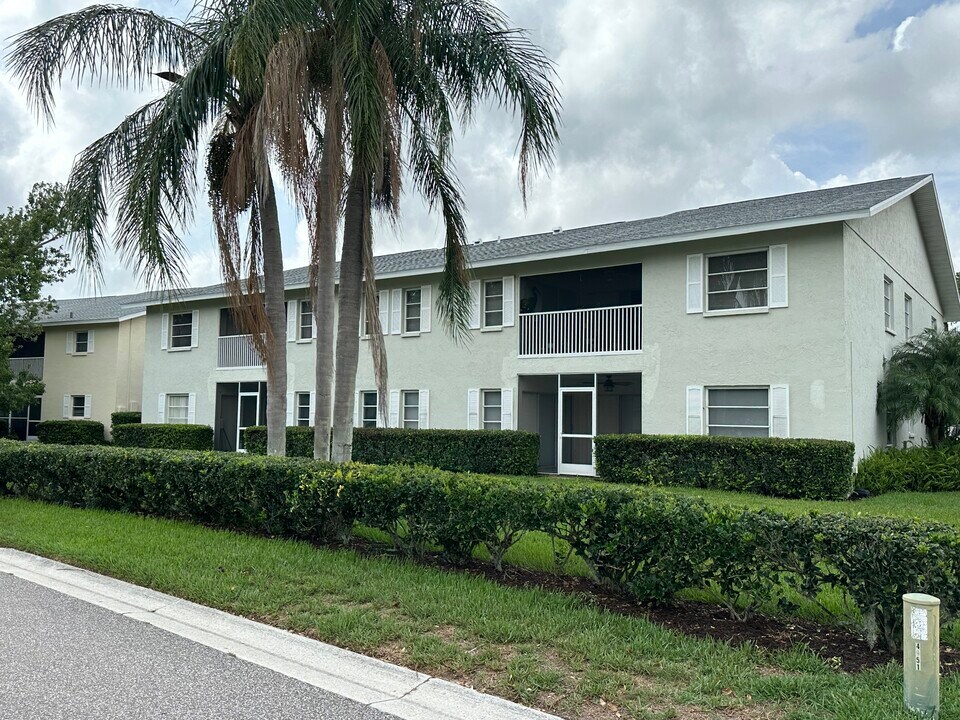 7273 Eleanor Cir, Unit 7273 in Sarasota, FL - Building Photo