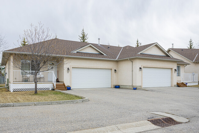 Bow Ridge Park in Cochrane, AB - Building Photo - Building Photo