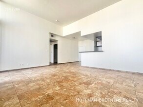 945 Serrano Ave in Los Angeles, CA - Foto de edificio - Building Photo