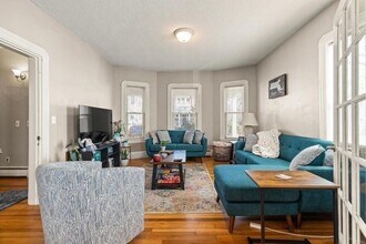 152 Spruce St, Unit #1 in Watertown, MA - Building Photo - Building Photo