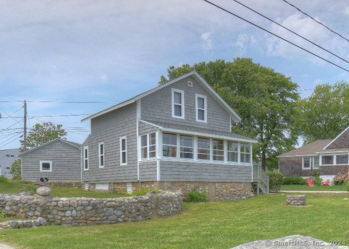 80 Noyes Ave in Stonington, CT - Building Photo