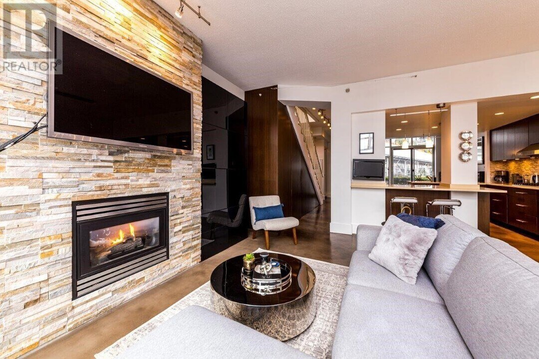 1199 Marinaside Crescent in Vancouver, BC - Building Photo