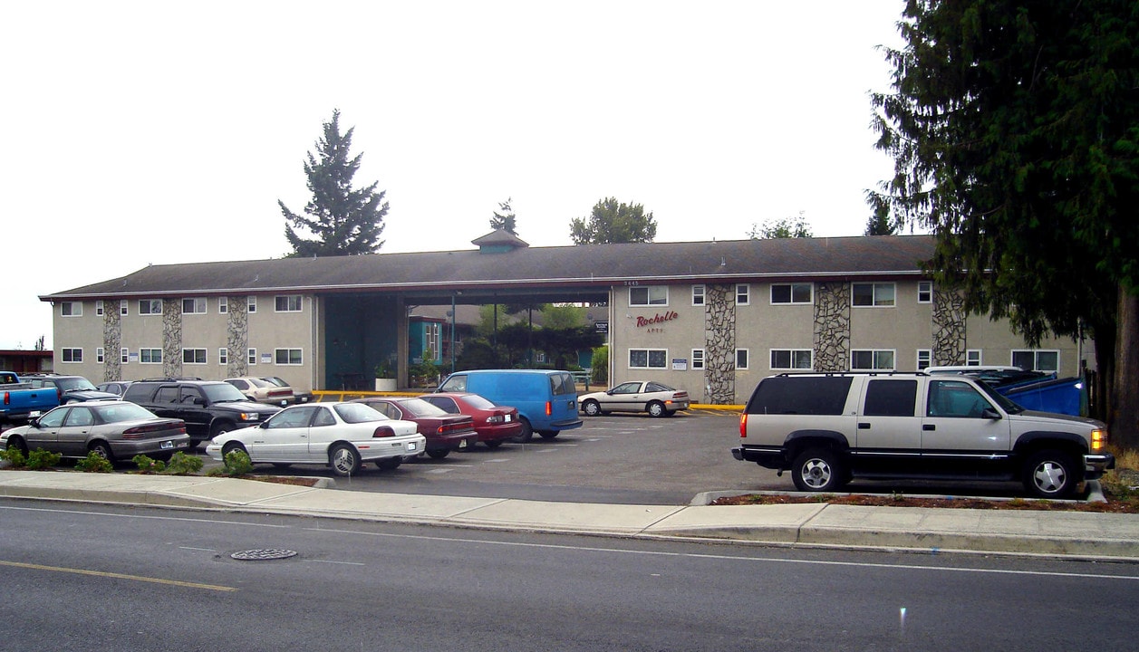 La Rochelle Apartments in Tukwila, WA - Building Photo