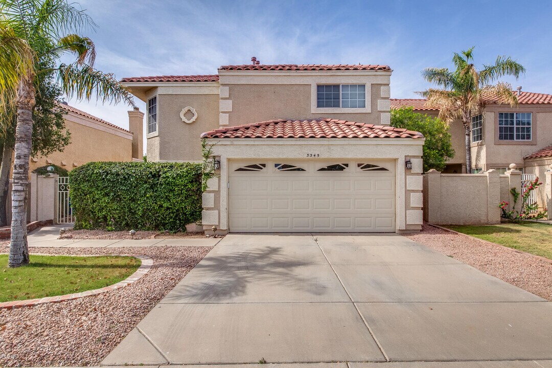 3345 E Woodland Dr in Phoenix, AZ - Foto de edificio
