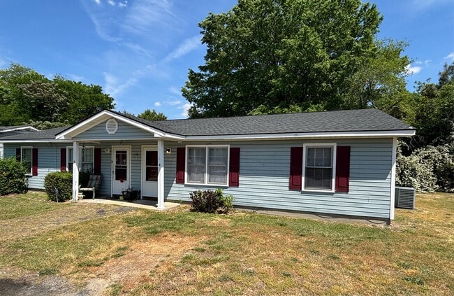 1313 Ireland Dr in Fayetteville, NC - Building Photo - Building Photo