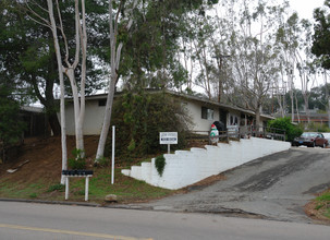 Gateway Apartments in Fallbrook, CA - Building Photo - Building Photo