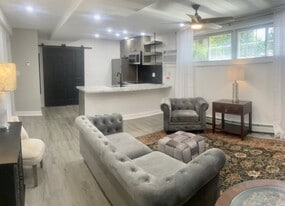 105 N Willow St in Liverpool, NY - Building Photo