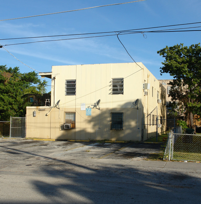 1245 NW 60th St in Miami, FL - Building Photo - Building Photo