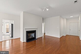 4131 Fountainside Ln in Fairfax, VA - Building Photo - Building Photo