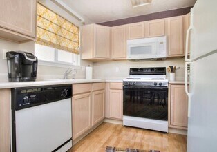 429 W State St in Eagle, ID - Foto de edificio - Building Photo