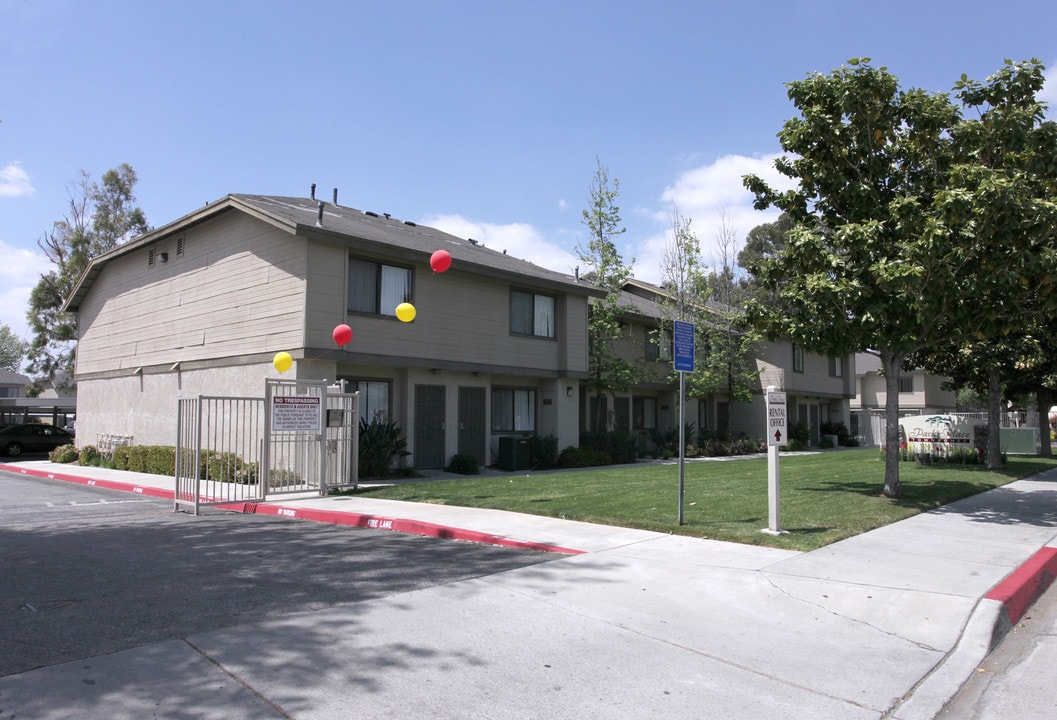 Park Place Townhomes in Hemet, CA - Foto de edificio