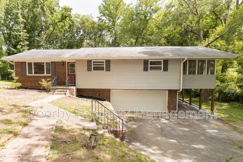 805 Gloria Ln in Chattanooga, TN - Building Photo