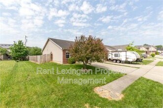 300 Elkchester Cir in Nicholasville, KY - Building Photo - Building Photo