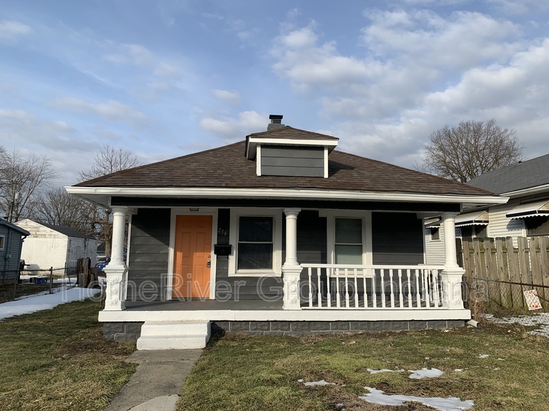 256 S Temple Ave in Indianapolis, IN - Foto de edificio