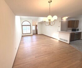 1119 Pecks Woods Dr in New Brighton, MN - Building Photo - Building Photo