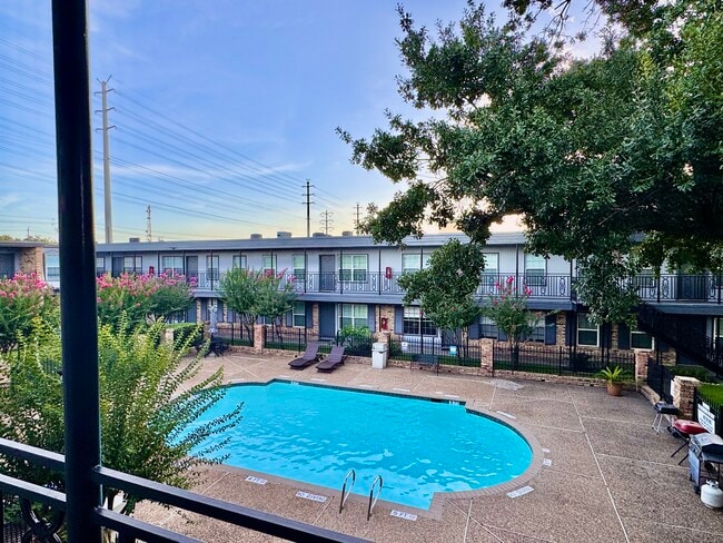 property at 3131 Southwest Fwy