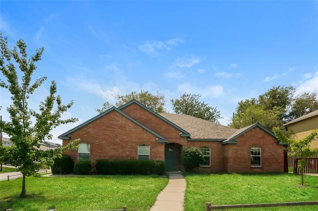 8001 Arbor Ave in Fort Worth, TX - Foto de edificio