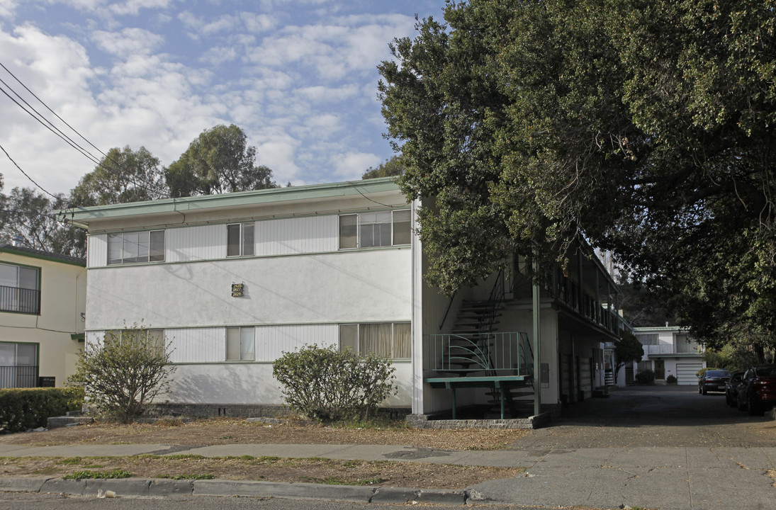 2425-2429 Humboldt Ave in Oakland, CA - Building Photo