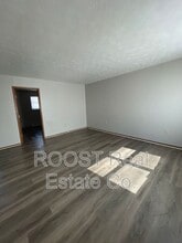 209 N Madison Rd in London, OH - Foto de edificio - Building Photo