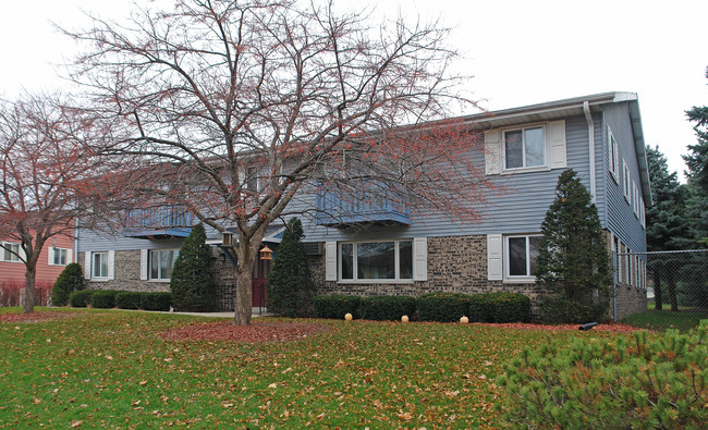 670 Foxtree Cir in Burlington, WI - Foto de edificio - Building Photo