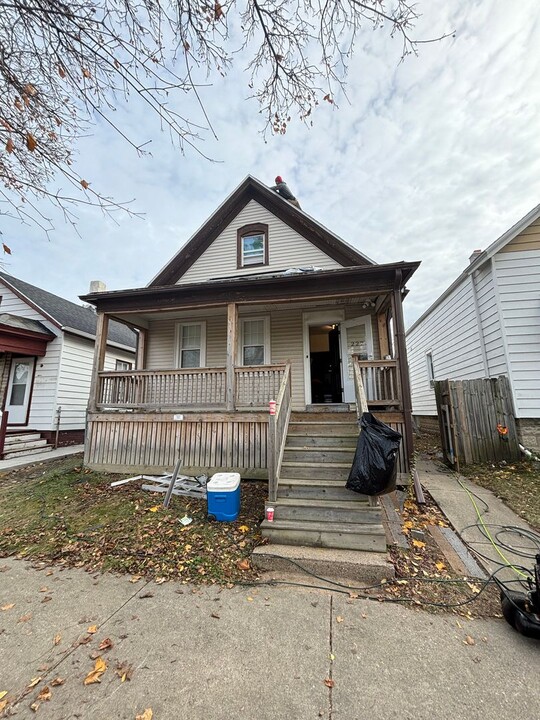 2228 N Buffum St in Milwaukee, WI - Building Photo