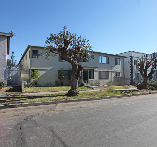 1134 N New Hampshire Ave in Los Angeles, CA - Building Photo - Building Photo